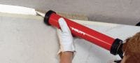 Противопожарный акриловый герметик CP 606 Универсальная огнеупорная мастика, обеспечивающая гибкую противопожарную защиту для соединений и сквозных проходок с установленной степенью огнестойкости Применения 2